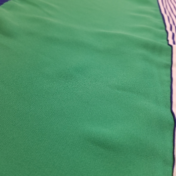 Color Blocked Top - Picture 6 of 9